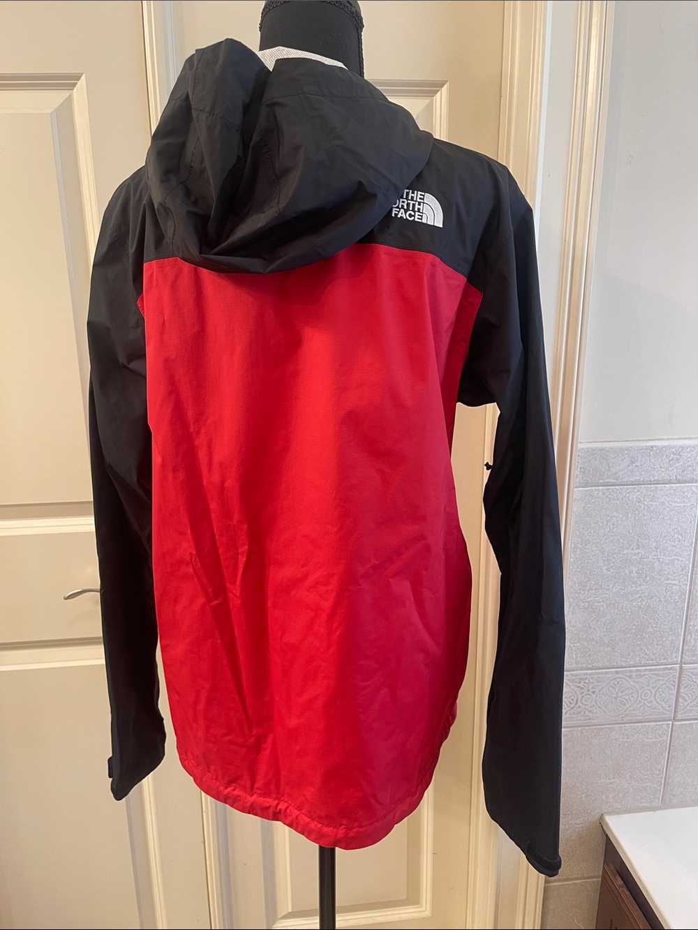 The North Face Red and Black Hooded Rain Shell - Picture 2 of 6